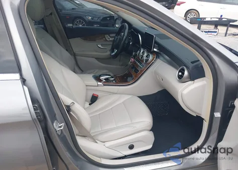 2015 Mercedes-Benz C 300 4Matic/Luxury 4Matic/Sport 4Matic z USA, uszkodzony, nr VIN 55SWF4KB3FU017785